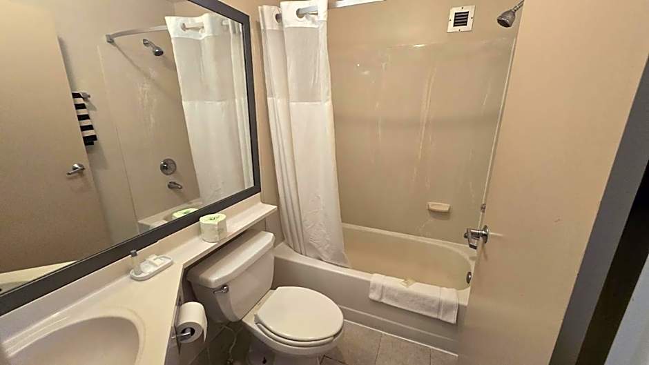 Copley Inn & Suites, Copley - Akron