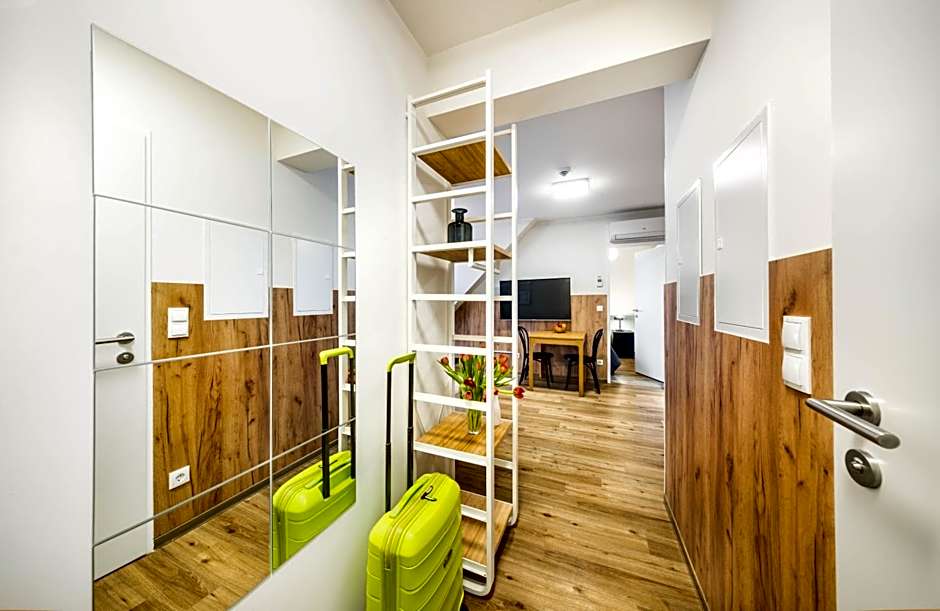 Jimmy's Apartments Lory