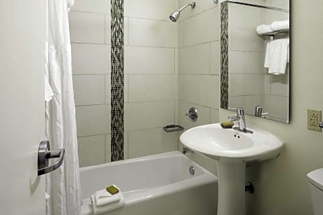 1 King/2 Double Beds 2 Bedroom Suite-Nonsmok