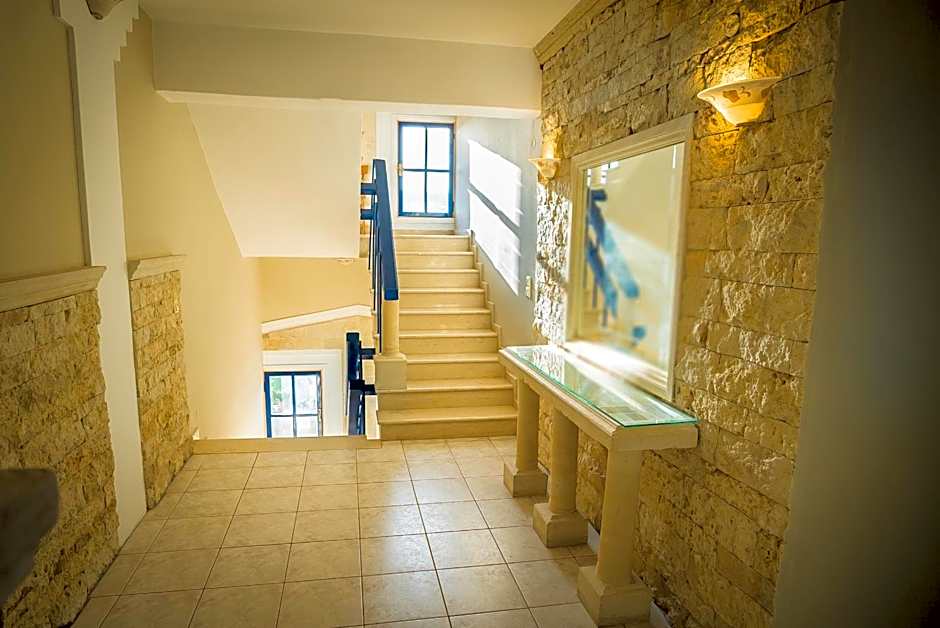 Parthenis Hotel & Suites