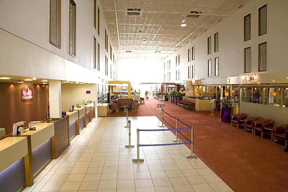 Premier Inn London Heathrow Airport T2 & T3 - Bath Road