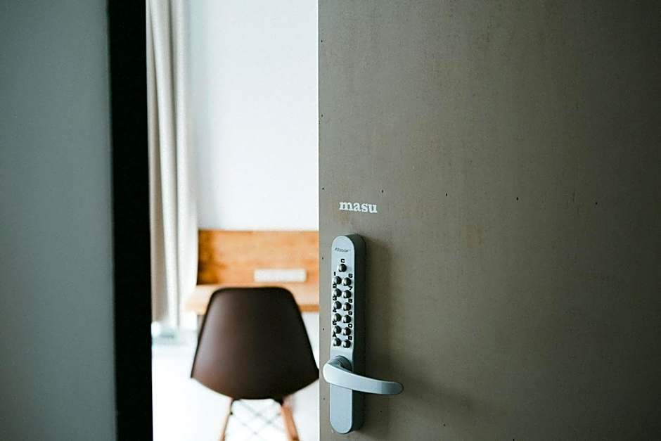 交流型ゲストハウス伊良部ジャーニーインIrabu Joureny INN#毎日みんなで夕食会#ゲストさんは20-30代が中心#海徒歩1分#空港車で5分#本格フィンランドサウナ付き#海と星と夕日が見える屋上あり