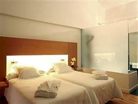 STANDARD DOUBLE ROOM (1 ADULT)