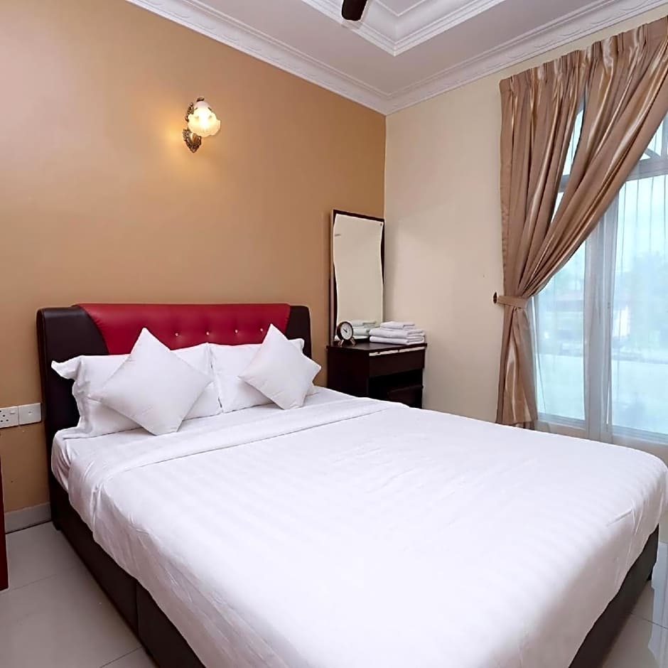 Swing & Pillows - Ayuni Hotel, Bangi Selangor