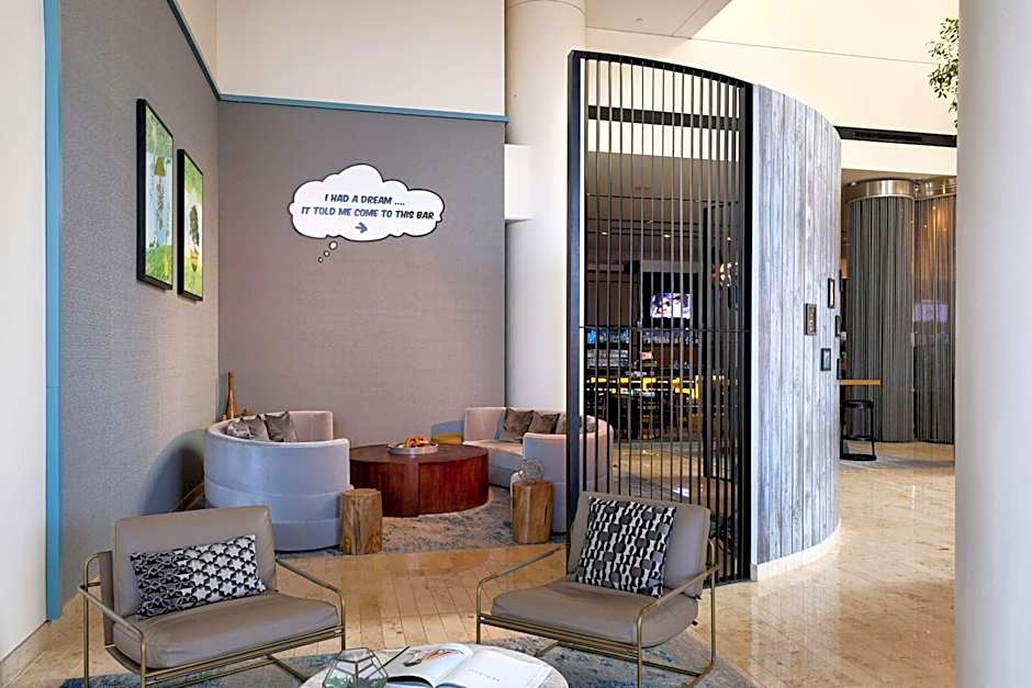 Renaissance by Marriott Schaumburg Convention Center Hotel