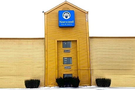 Norwood Inn & Suites Milwaukee