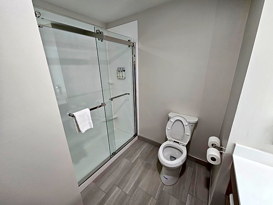 Holiday Inn Express Hotel & Suites Cincinnati-Blue Ash By IHG
