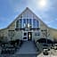 Pet-Friendly Waterside Lodge - Cotswold Water Park
