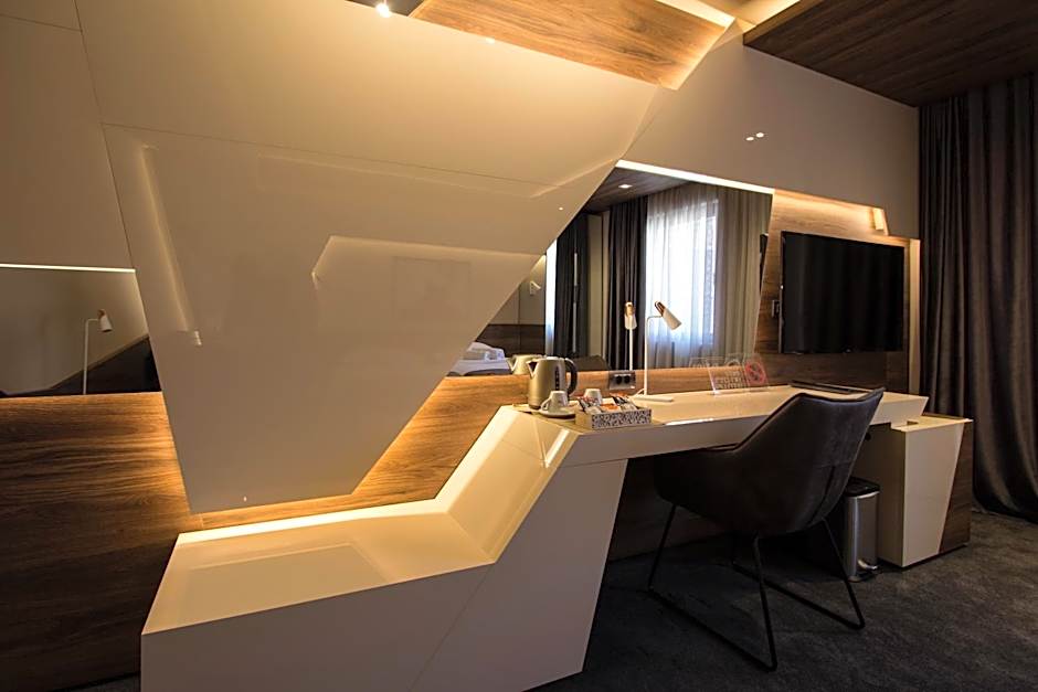 BOUTIQUE 25h by Eva stay 018