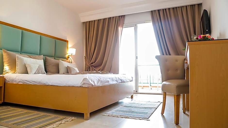 Hotel Marabout - Families and Couples Only