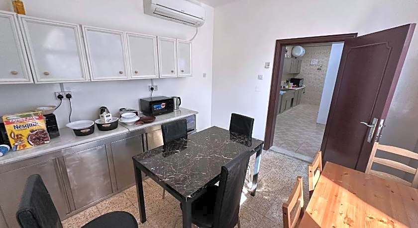 International-Abu Dhabi Hostel Villa