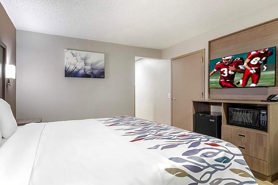 Red Roof Inn & Suites Newport News