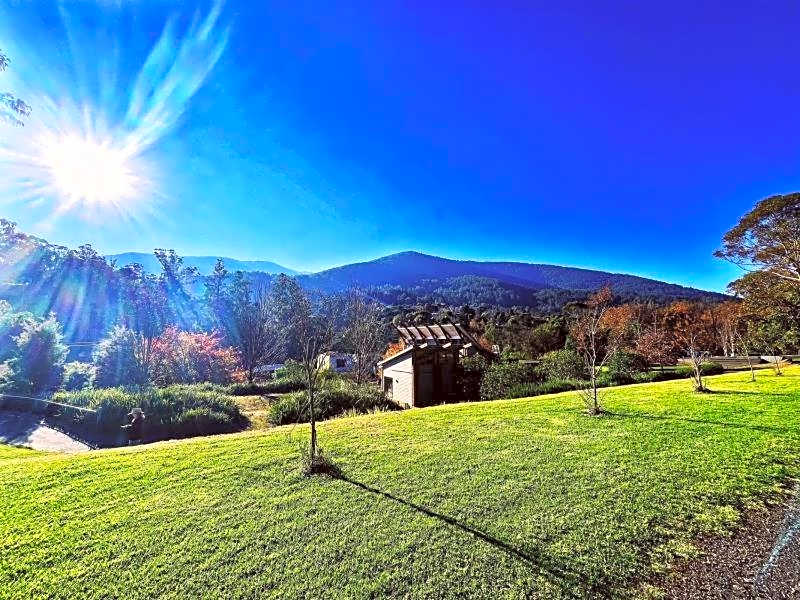 Green Gables Motel in Warburton