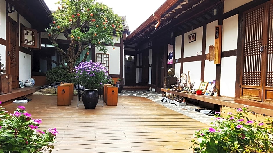 In-Yeon Hanok Guesthouse