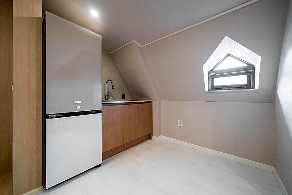 Geoje Mongdol Beach H Avenue Hotel