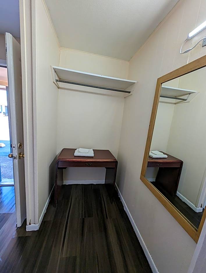 Economy Inn Kingsville, Hwy 77