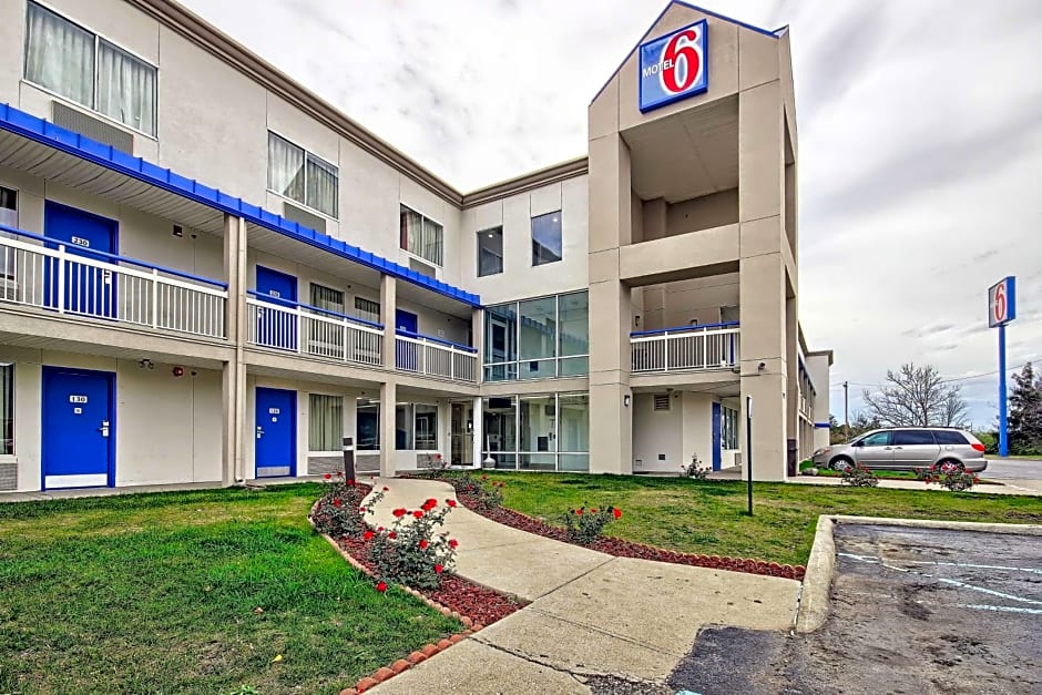 Motel 6-Columbus, OH - West