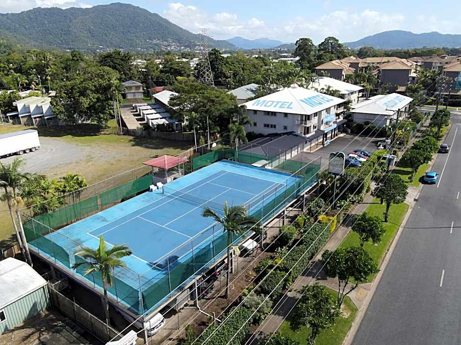 Cairns Reef Apartments & Motel