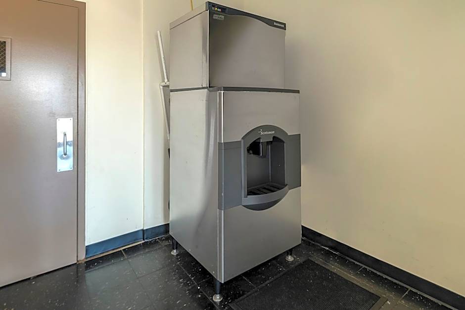 Red Roof Inn & Suites Newburgh - Stewart Airport