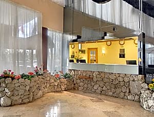 Days Hotel - Thunderbird Beach – Miami Beach - Sunny Isles, FL