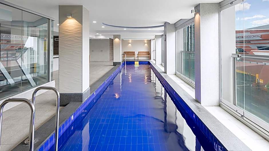 Oaks Adelaide Embassy Suites