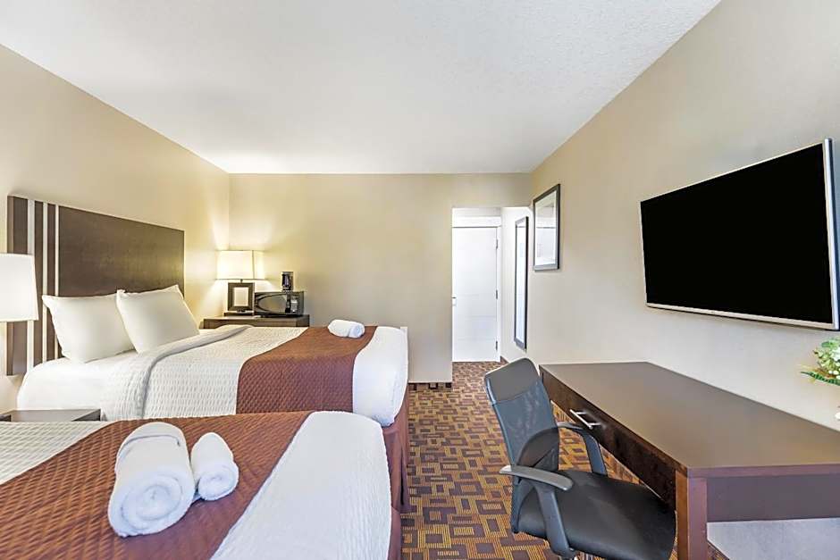 Days Inn by Wyndham Sylvan Lake