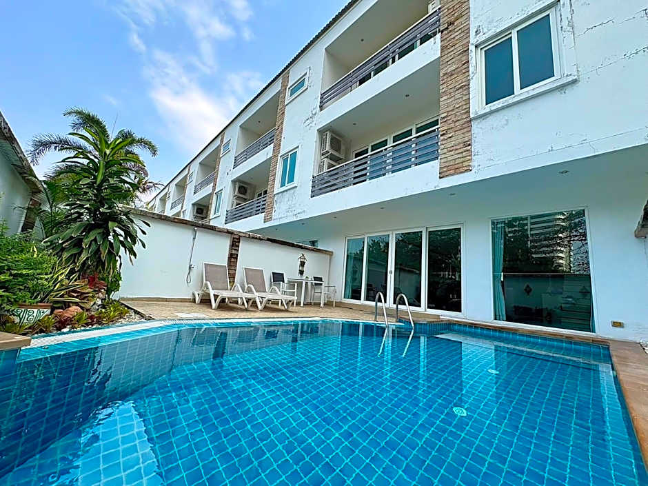 Hidden Palm Pool Villas