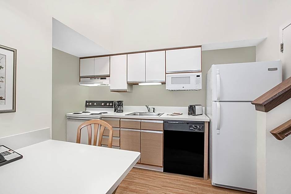 Hawthorn Extended Stay by Wyndham Green Bay