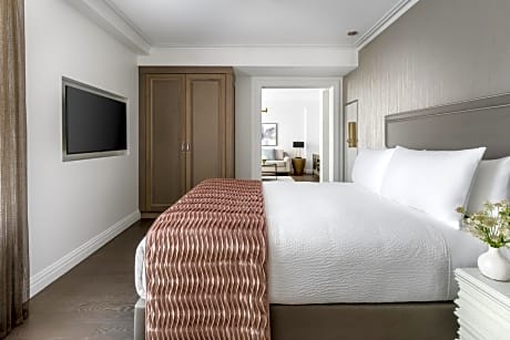 One Bedroom Queen Suite