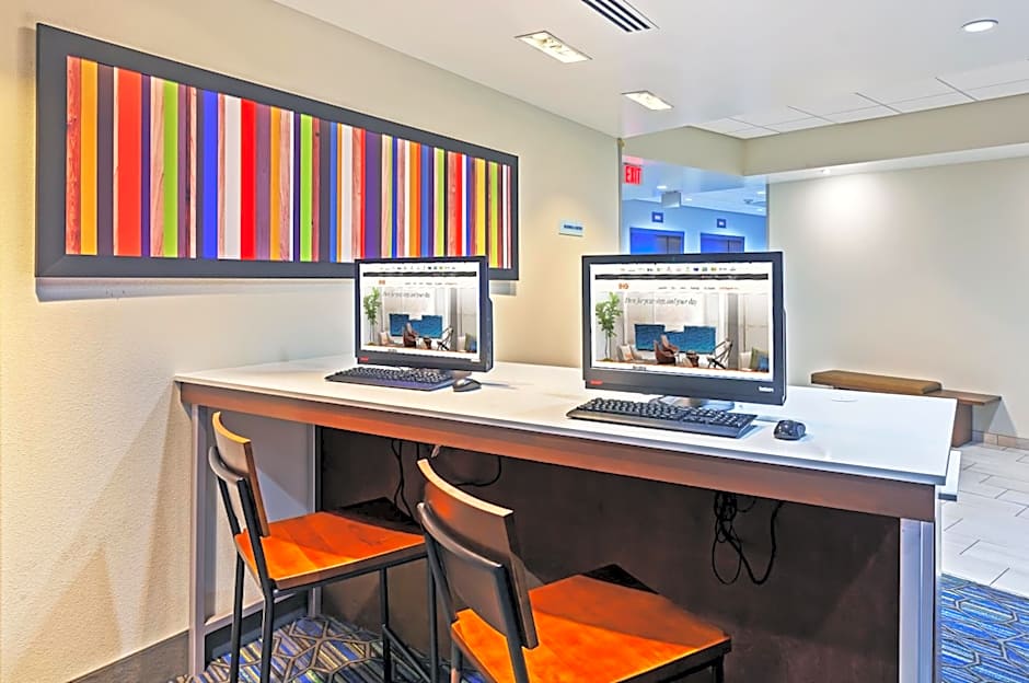 Holiday Inn Express & Suites Tulsa South - Woodland Hills By IHG