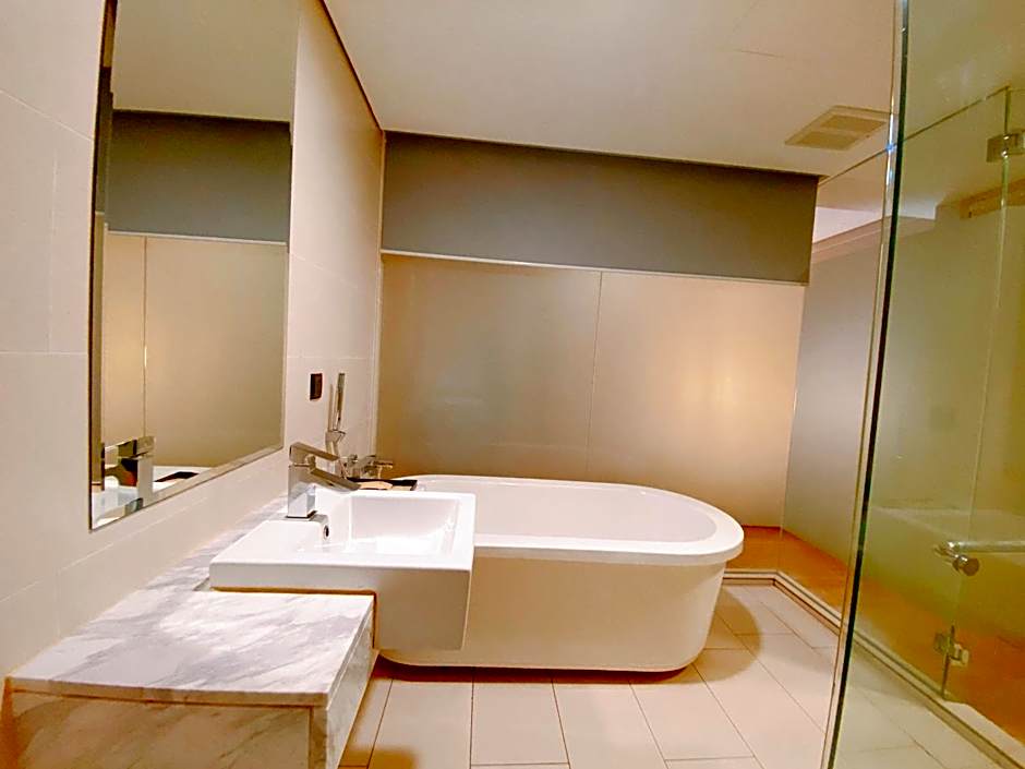 Straits Suite by C Homestay Malacca