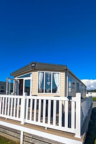 Jenny and Jamie's holiday home on the edge