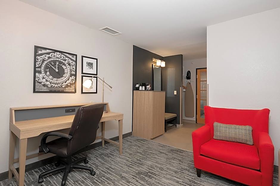 Country Inn & Suites by Radisson, Bloomington-Normal Airport, IL