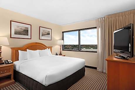 One-Bedroom King Suite - Mobility/Hearing Accessible with 3X3 Shower