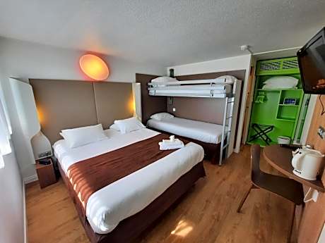 Quadruple Room - 1 Double Bed 2 Bunked Beds