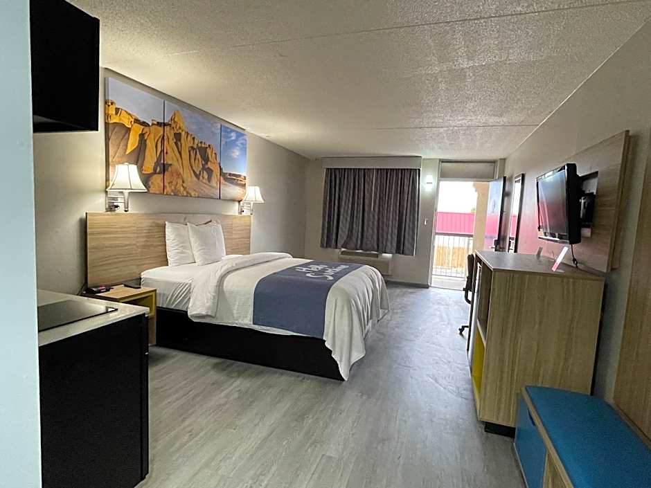 Days Inn by Wyndham Salina South