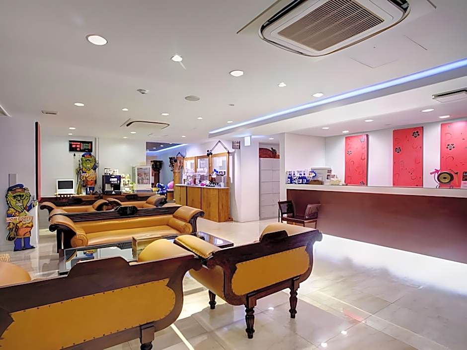 Royal Hotel
