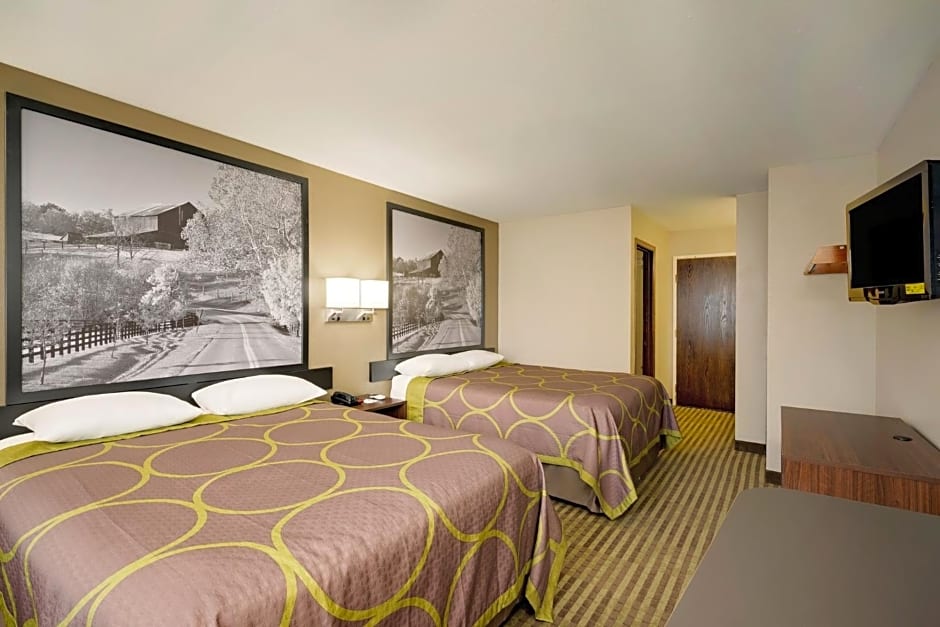Super 8 by Wyndham Lexington Hamburg Area