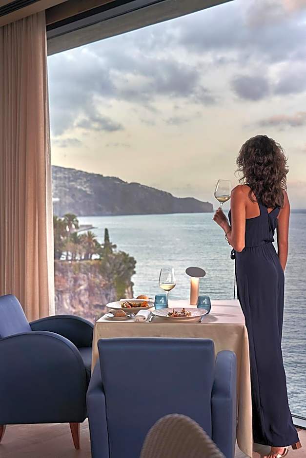 Les Suites at Cliff Bay Portobay