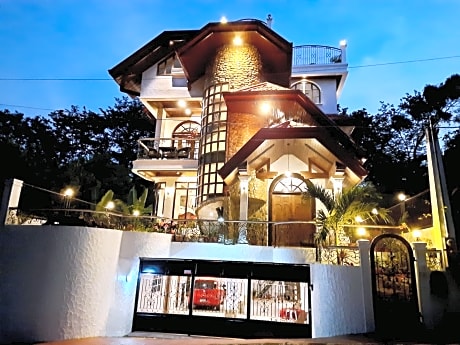 El Castillo Bed and Breakfast