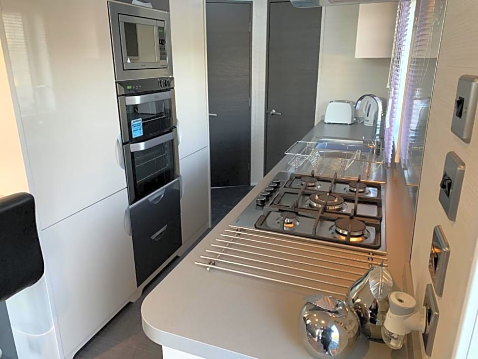 Lola Lodge - Luxury Hot Tub Retreat