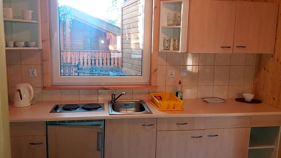 Domki nad jeziorem w Kar¿owicach