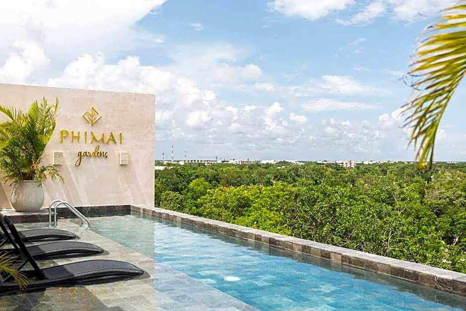Frida's Artsy Condo with own mural, outdoor tub & rooftop pool
