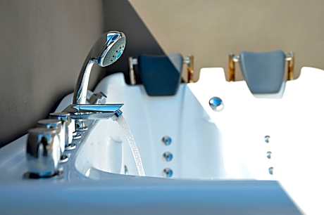 Family Room, Jetted Tub, Garden View (2 Twin Beds and 1 King Bed)