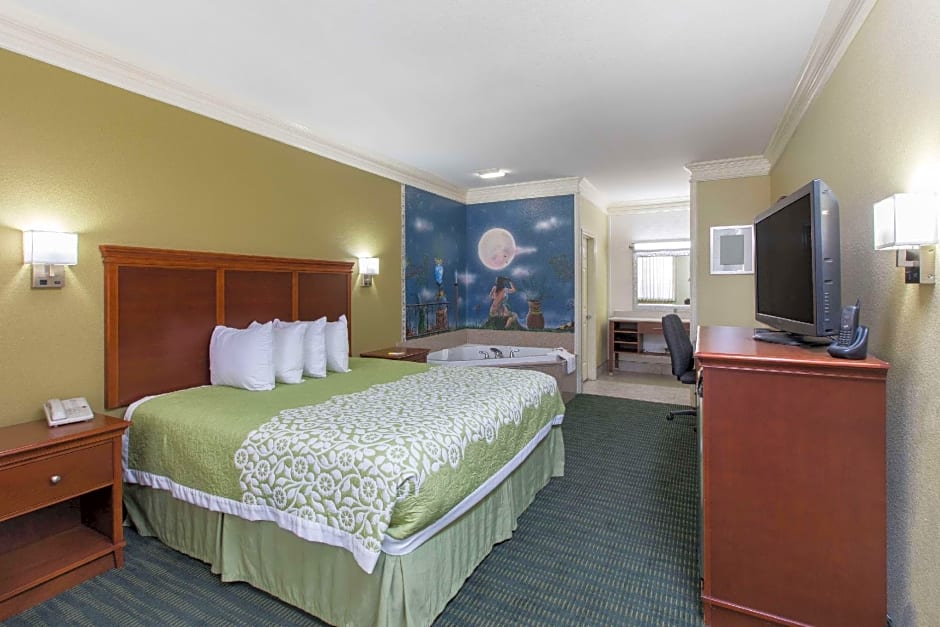 Days Inn & Suites by Wyndham Big Spring