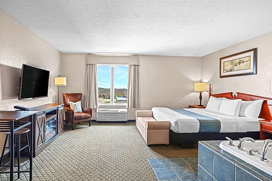 Days Inn & Suites by Wyndham Winkler