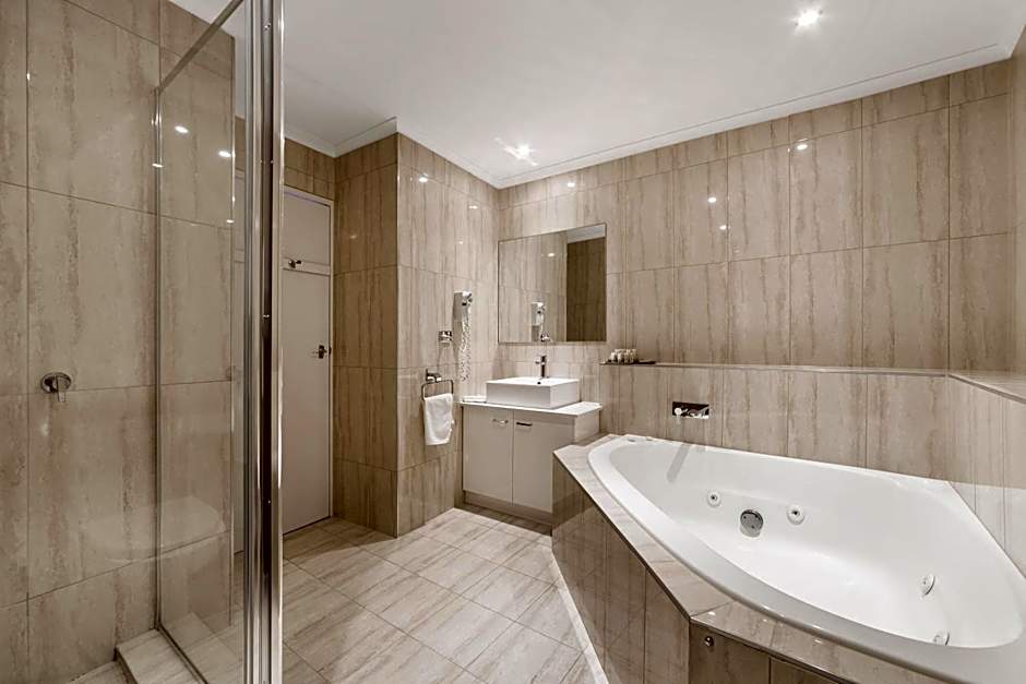 Ciloms Airport Lodge