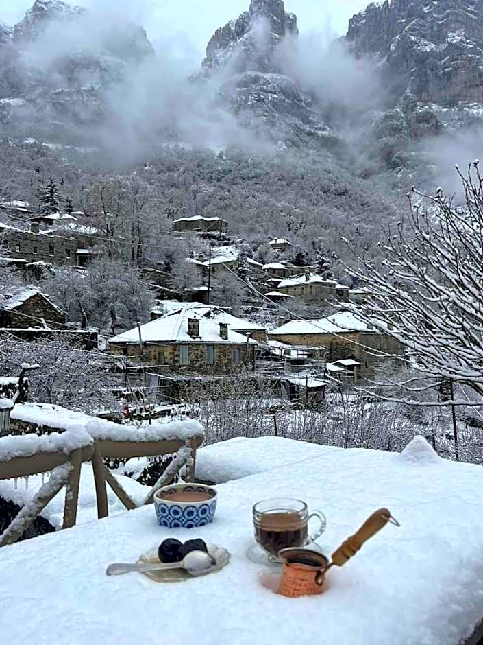 Ikojenia Traditional Lodge