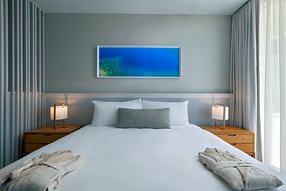 Alaia Belize, Autograph Collection