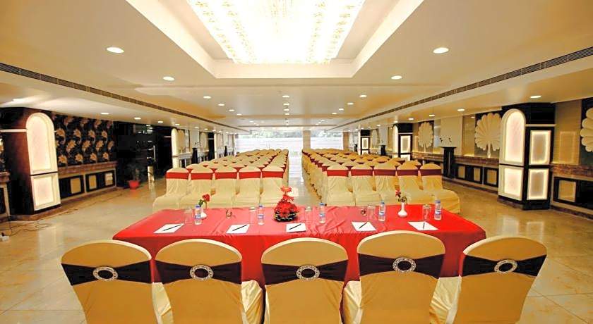 Pinnacle by Click Hotels, Lucknow